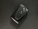 電子カードキーを携帯していれば、ドアハンドルやバックドアのリクエストスィッチを押すだけでドアの施錠、開錠が行えます。電子カードキーがないとエンジンが始動しない、盗難防止に役立つイモビライザー機能付