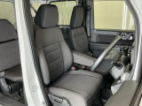 フィット感のあるシート。しっかりと支えてくれるので、長時間の運転を快適にサポートしてくれます。