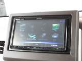 ナビゲーションはパナソニックメモリーナビ(CN-RA07D)を装着しております。AM、FM、CD、DVD、Bluetooth、フルセグTVがご使用いただけます。初めて訪れた場所でも安心ですね!