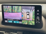 【マルチビューカメラシステム】専用のカメラにより、上から見下ろしたような視点で360度クルマの周囲を確認することができます☆死角部分も確認しやすく、狭い場所での切り返しや駐車もスムーズに行えます。