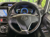 【純正革巻きステアリング】上質な革を使用することで、手にしっかり馴染みとても運転しやすいハンドルです♪