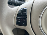 ステアリングにはさまざまなスイッチが付いておりますので運転しながらの操作も楽ちんです♪
