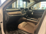 フロントシートには、シートヒーターがついております。