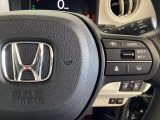 ハンドルにHondaセンシング系のクルーズコントロールやレーンキープアシストなどのスイッチが装備されています。ハンドルから手を離さず安全に操作できます。