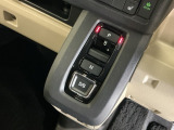 ATセレクトレバーの代わりに指先で操作するエレクトリックギアセレクターを採用。スマートな操作が楽しめます