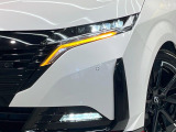 【LEDヘッドライト】悪天候や夜間走行時も良好な視界を確保し安心して運転できる高輝度LEDヘッドライトを装備!点灯速度が早く、消費電力も抑えられています。