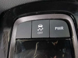 VSC(滑りやすい路面での横滑りを抑え車両の安定性を保つための機能)搭載ですが、雪道などから脱出する時はOFFすると脱出しやすくなる場合があります