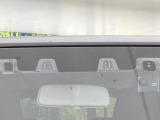 【スズキ セーフティサポート】走行中に前方の車両等を認識し、衝突しそうな時は警報とブレーキで衝突回避と被害軽減をアシスト。より安全にドライブをお楽しみいただけます。