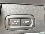 【パワーバックドア】スマートキーや運転席のボタンを押すだけでリアゲートが自動で開閉します!荷物を持っている時や、高い位置にあるバックドアを閉める際に便利な機能です。