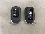 スマートキー付きですからドアロックの開閉およびエンジンスタートが楽々です。電動スライドドアの開け閉めもボタンで操作できます。スペアキーも同じものを用意しております。