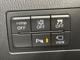 【スマートシティブレーキサポート】低速走行中に前方の車両等を認識し、衝突しそうな時は警報とブレーキで衝突回避と被害軽減をアシスト。より安全にドライブをお楽しみいただけます。
