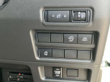 片側オートスライドドアで乗り降りスムーズです☆荷物の多い時や小さなお子様の乗り降りも楽々♪運転席からボタンで開閉操作とインテリジェントキーのボタンでも開閉操作が出来て便利です♪