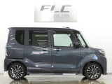 当社の届出済未使用車は、店舗に『新車おろしたて』の状態で入荷いたします。新規届出によりナンバーを取得後、店頭で丁寧に展示・保管をしています。遠方のお客様にも、安心してお勧めできるコンディションです。