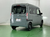 プライバシーガラスが装備されています。外を見るときには気にならずに、後方車両からは車内が見えにくい設計になっております。