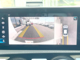 ●パノラミックビューモニター:専用のカメラにより、上から見下ろしたような視点で360度クルマの周囲を確認することができます☆死角部分も確認しやすく、狭い場所での切り返しや駐車もスムーズに行えます。