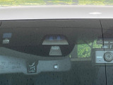 【シティブレーキアクティブシステム】低速走行中に前方の車両等を認識し、衝突しそうな時は警報とブレーキで衝突回避と被害軽減をアシスト。より安全にドライブをお楽しみいただけます。