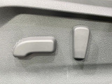 【パワーシート】スイッチ一つで簡単にシートの微調整が可能!電動だから力もいりません!快適なシートポジションにセットして、快適なドライブをお楽しみください。