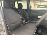 運転席まわりには十分なスペースがあり、大柄な方でもゆったり運転していただける環境です。