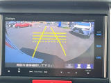 【バックカメラ】駐車時に後方がリアルタイム映像で確認できます。大型商業施設や立体駐車場での駐車時や、夜間のバック時に大活躍!運転スキルに関わらず、今や必須となった装備のひとつです!
