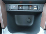 【シートヒーター】寒い日の運転など冷えやすい脚部を快適に温めてくれる。嬉しい機能♪