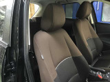 マツダは運転手中心の車つくりを行っております。上部に視認ゾーン、手が届く位置に操作ゾーンを配置し、運転に集中できるコックピットを演出しております☆