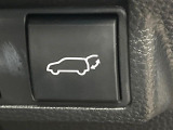 【パワーバックドア】スマートキーや運転席のボタンを押すだけでリアゲートが自動で開閉します!荷物を持っている時や、高い位置にあるバックドアを閉める際に便利な機能です♪