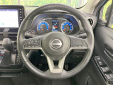 インテリアに合わせたデザインのステアリングは、運転される方のことも考え、運転しやすい形状、大きさです。是非一度、実際に触ってお確かめください。