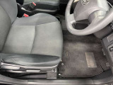 運転席シート足元です。