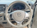 インテリアに合わせたデザインのステアリングは、運転される方のことも考え、運転しやすい形状、大きさです。是非一度、実際に触ってお確かめください。