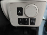 安全装置関連スイッチが運転席正面のインパネ下にあります。