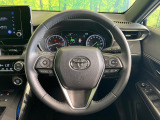 インテリアに合わせたデザインのステアリングは、運転される方のことも考え、運転しやすい形状、大きさです。是非一度、実際に触ってお確かめください。