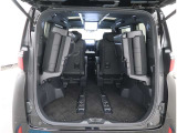【トランクルーム】荷室の広さも十分です!シートアレンジでシートを畳めば長い荷物だって積めますね。シートアレンジの操作方法など、お気軽にご相談下さい。
