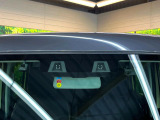 【スズキ セーフティサポート】走行中に前方の車両等を認識し、衝突しそうな時は警報とブレーキで衝突回避と被害軽減をアシスト。より安全にドライブをお楽しみいただけます。