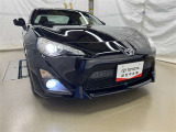 LEDヘッドライトです。デザイン性がよくとても明るいので、夜間の走行や悪天候でも安心です。しかも長寿命!