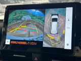 【パノラミックビューモニター】専用のカメラにより、上から見下ろしたような視点で360度クルマの周囲を確認することができます☆死角部分も確認しやすく、狭い場所での切り返しや駐車もスムーズに行えます。