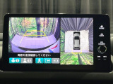 【マルチビューカメラシステム】専用のカメラにより、上から見下ろしたような視点で360度クルマの周囲を確認することができます☆死角部分も確認しやすく、狭い場所での切り返しや駐車もスムーズに行えます。