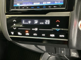 オートエアコンで、毎日のドライブを快適に。温度、風量を自動で調整し、理想的な車内環境を提供します。プラズマクラスター技術搭載の、フルオートエアコン。空気の浄化や脱臭に効果があります。