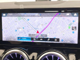 ●純正ナビ:一体感のあるナビは、高級感ある車内を演出してくれます。オーディオ機能も充実しておりますので、運転もより楽しめます♪