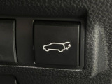 【パワーバックドア】スマートキーや運転席のボタンを押すだけでリアゲートが自動で開閉します!荷物を持っている時や、高い位置にあるバックドアを閉める際に便利な機能です♪