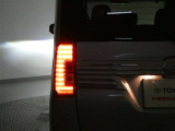 LEDテールライトです。省電力、高輝度のLEDは明るく照らすので夜間運転時の視認性を高めます。スタイリッシュな見た目で細かいところもこだわりたいあなたに!