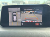 【360度カメラ】全方位モニターを装備し、車両の周囲を上空から見下ろすように映像で確認可能。駐車や狭い道での操作をサポートし、安全性を高めます。