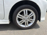 【純正ホイール】純正設計ならではの美しいデザインと精密な仕上げで、車両全体のスタイリングを引き立てます。