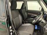 【フロントシート】さまざまな体格の方が快適に運転ができるよう配慮したシートになっております。
