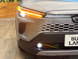 【シーケンシャルターンランプ付きLEDヘッドライト】人気の『流れるウィンカー』付きのLEDヘッドライトを装備♪高級感はもちろん、点灯時は存在感たっぷりで他車からも認識されやすく安心です。