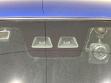 【スマートアシスト】走行中に前方の車両等を認識し、衝突しそうな時は警報とブレーキで衝突回避と被害軽減をアシスト。より安全にドライブをお楽しみいただけます。