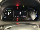 一目で今出ている速度が分かるデジタルメーターを採用しており、うっかりのスピード超過も減りますよ