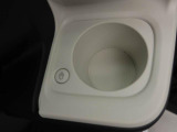 カップホルダーは運転席や助手席からちょうど手の届く位置です!!