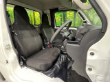 運転席シート廻りは使用感も少なく、良好な状態となっています。丁寧に使われていたことがよくわかりますね。