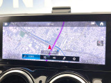 ●純正ナビ:一体感のあるナビは、高級感ある車内を演出してくれます。オーディオ機能も充実しておりますので、運転もより楽しめます♪