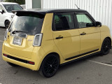 視界性もよくクリアレンズのリアコンビネーションランプとテールゲートスポイラーがスポーティーさを強調